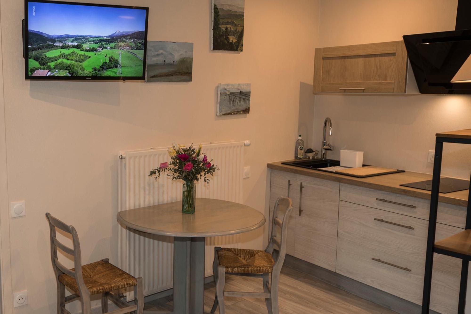 Agreable Logement Independant Avec Veranda Vienne  Exteriér fotografie